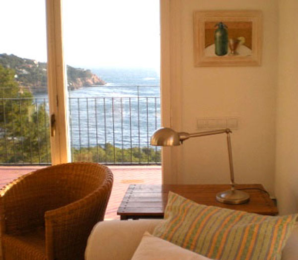 beachhouse_sofa_wickerchair