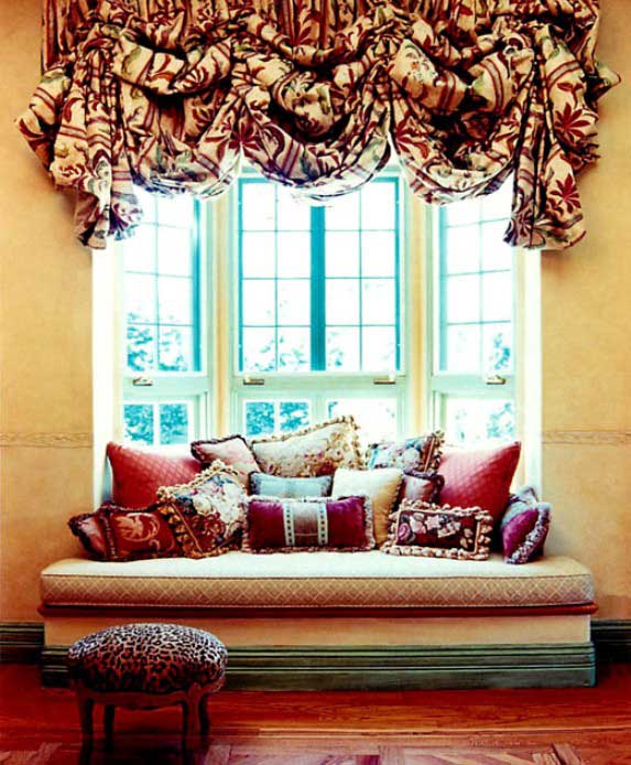 tinaB_windowseat_crop_573x694px